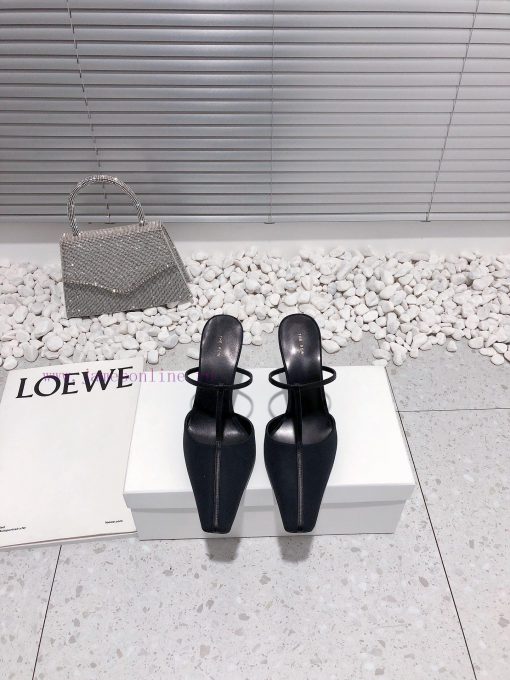 Top of the line The Row high-heeled slippers with toe caps and semi trailers are from a youn4qjp82g6