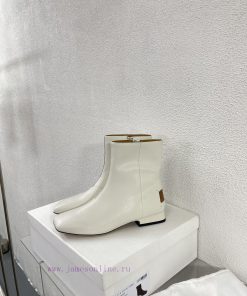 Margiela, a 2cm short heel square toe shoe with a retro vibeBlack cowhide short and retro elqgxb15i1