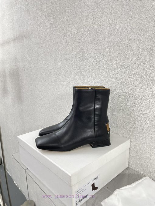 Margiela, a 2cm short heel square toe shoe with a retro vibeBlack cowhide short and retro elschypz4p - Image 2