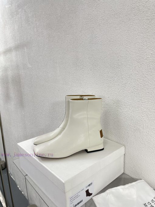 Margiela, a 2cm short heel square toe shoe with a retro vibeBlack cowhide short and retro elqgxb15i1 - Image 2