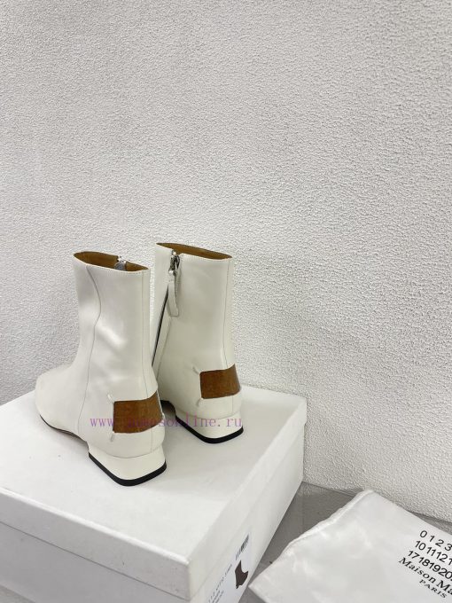Margiela, a 2cm short heel square toe shoe with a retro vibeBlack cowhide short and retro elqgxb15i1 - Image 3