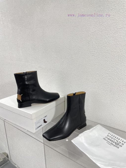 Margiela, a 2cm short heel square toe shoe with a retro vibeBlack cowhide short and retro elschypz4p - Image 4