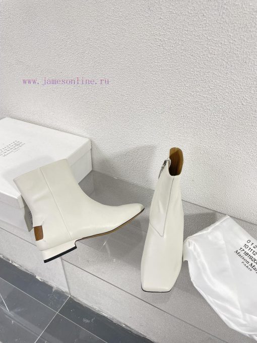 Margiela, a 2cm short heel square toe shoe with a retro vibeBlack cowhide short and retro elqgxb15i1 - Image 7