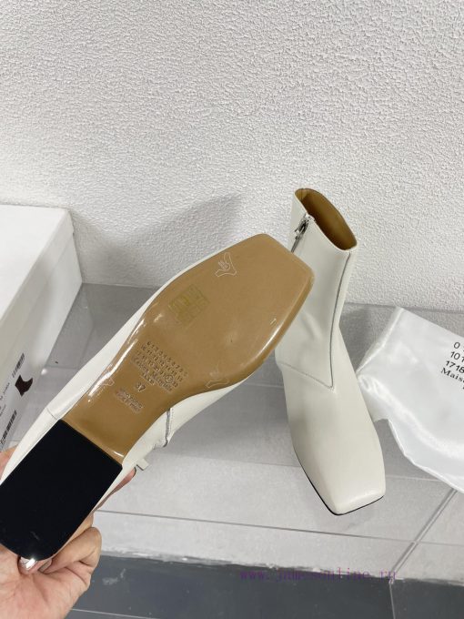 Margiela, a 2cm short heel square toe shoe with a retro vibeBlack cowhide short and retro elqgxb15i1 - Image 8
