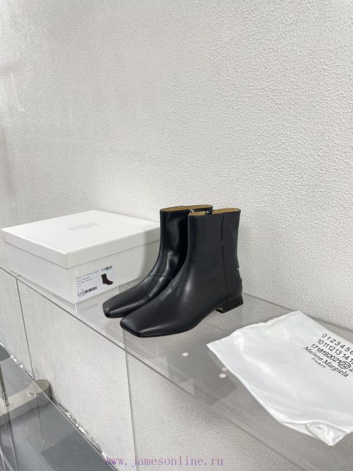 Margiela, a 2cm short heel square toe shoe with a retro vibeBlack cowhide short and retro elschypz4p - Image 9