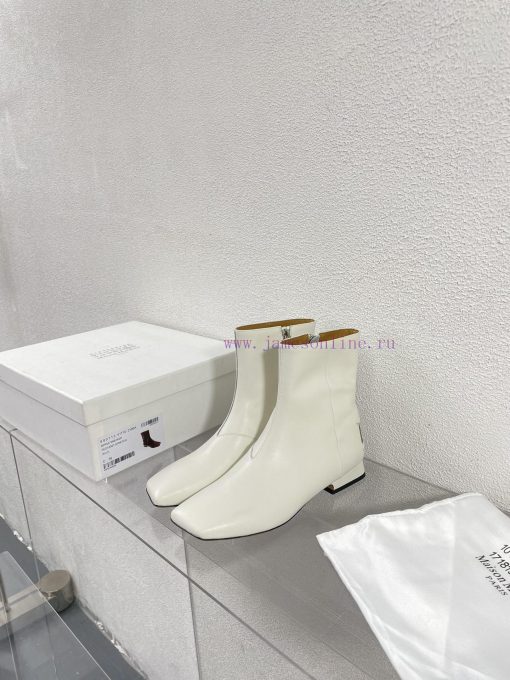 Margiela, a 2cm short heel square toe shoe with a retro vibeBlack cowhide short and retro elqgxb15i1 - Image 9