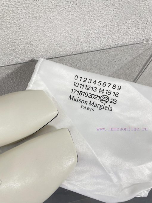 Margiela, a 2cm short heel square toe shoe with a retro vibeBlack cowhide short and retro elqgxb15i1 - Image 10