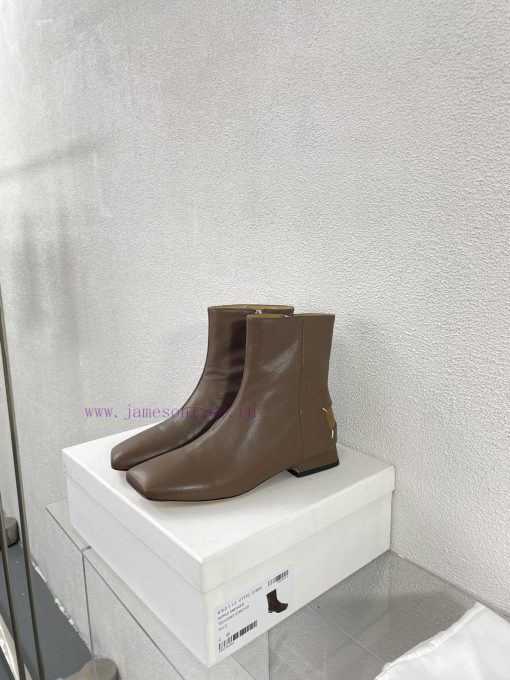 Margiela, a 2cm short heel square toe shoe with a retro vibeBlack cowhide short and retro elsh08empy - Image 2