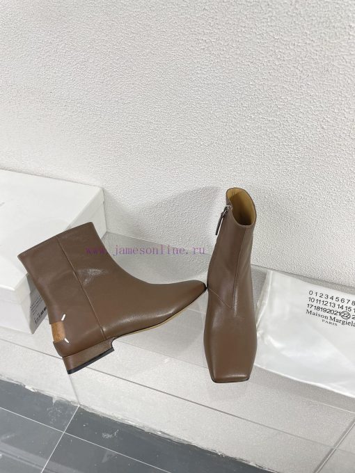 Margiela, a 2cm short heel square toe shoe with a retro vibeBlack cowhide short and retro elsh08empy - Image 6