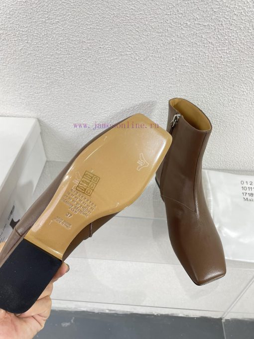 Margiela, a 2cm short heel square toe shoe with a retro vibeBlack cowhide short and retro elsh08empy - Image 7