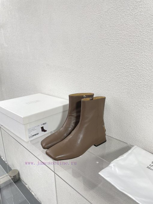 Margiela, a 2cm short heel square toe shoe with a retro vibeBlack cowhide short and retro elsh08empy - Image 8