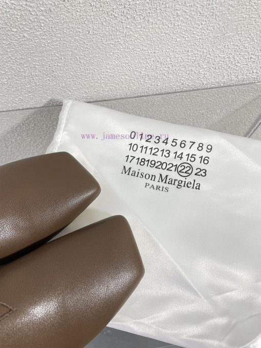 Margiela, a 2cm short heel square toe shoe with a retro vibeBlack cowhide short and retro elsh08empy - Image 9