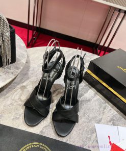 Leather sandals ︎ ️The elegance of Mariza sandals is enhanced by the details of their designebdjgb4q