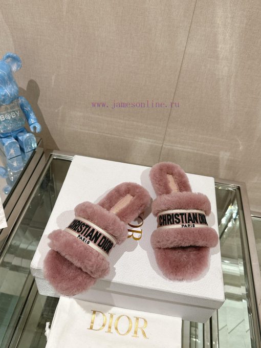 Hair pads are flat and pink in color-23Ss Autumn/Winter New Dior One Word Hairy Slippers Colnw3w0y30 - Image 4