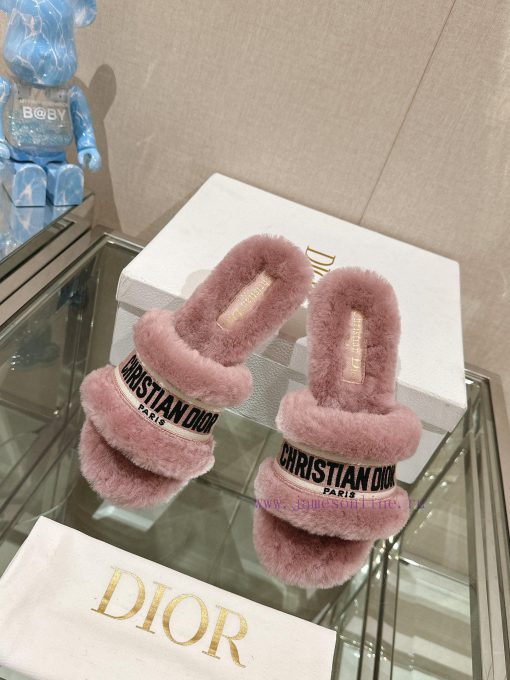 Hair pads are flat and pink in color-23Ss Autumn/Winter New Dior One Word Hairy Slippers Colnw3w0y30 - Image 6