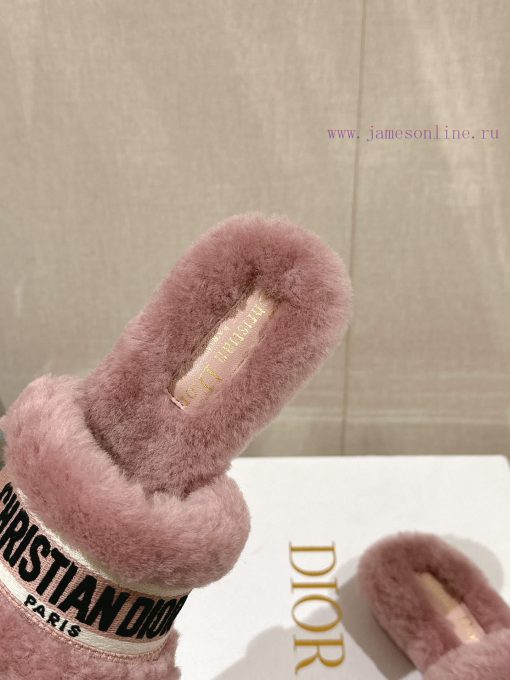 Hair pads are flat and pink in color-23Ss Autumn/Winter New Dior One Word Hairy Slippers Colnw3w0y30 - Image 7