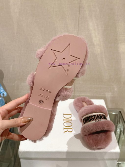 Hair pads are flat and pink in color-23Ss Autumn/Winter New Dior One Word Hairy Slippers Colnw3w0y30 - Image 10