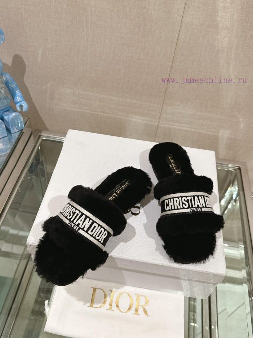 Hair pads are flat and black in color-23Ss Autumn/Winter New Dior One Word Hairy Slippers Coqsa67ce4 - Image 4