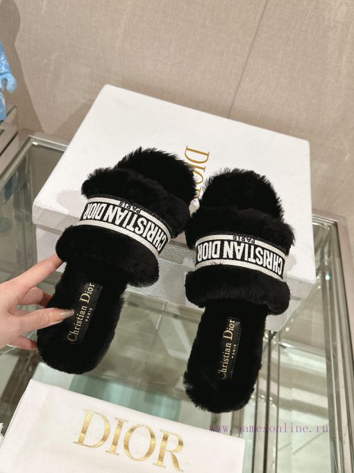 Hair pads are flat and black in color-23Ss Autumn/Winter New Dior One Word Hairy Slippers Coqsa67ce4 - Image 5