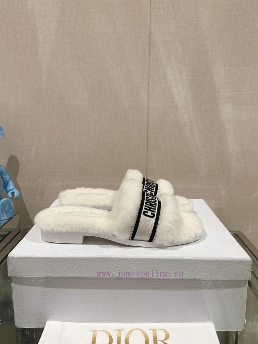 Hair pads are flat and white in color-23Ss Autumn/Winter New Dior One Word Hairy Slippers Co6vx3y4yf - Image 3