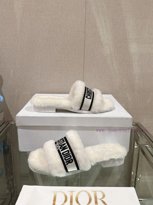 Hair pads are flat and white in color-23Ss Autumn/Winter New Dior One Word Hairy Slippers Co6vx3y4yf - Image 6