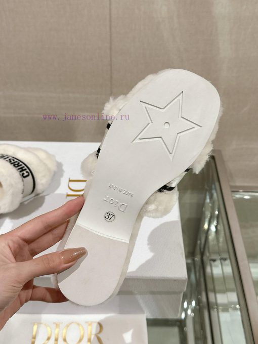Hair pads are flat and white in color-23Ss Autumn/Winter New Dior One Word Hairy Slippers Co6vx3y4yf - Image 10
