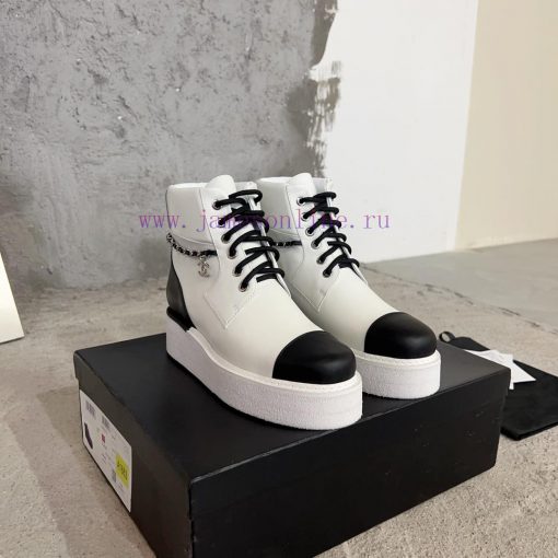 Chanel | Chanel's new classic black and white thick sole, chain double C fashionable short bwwecmnd8 - Image 3
