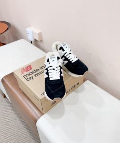 𝐌𝐢𝐮𝐦𝐢𝐱𝐧𝐞𝐰𝐁𝐚𝐥𝐚𝐧𝐜 Certified 𝟐𝟎𝟐𝟐𝟑𝙨𝐧𝐞𝐰Miumi * new thick soled teddy fur full wool inner shoes, e4nsofpi