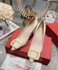 23Ss new RV baked paint square buckle single shoes high heels/low heelsInspired by the Belleucw9krsw