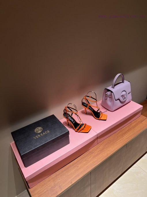 The most2023/fW/Versace: The Perfect Interpretation of Medusa|Very rich Italian style pairedfzf7ut0l - Image 2