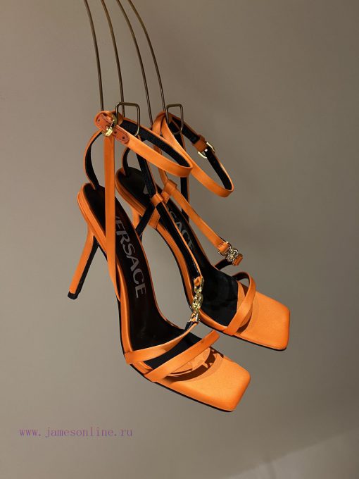 The most2023/fW/Versace: The Perfect Interpretation of Medusa|Very rich Italian style pairedfzf7ut0l - Image 10