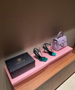 The most2023/fW/Versace: The Perfect Interpretation of Medusa|Very rich Italian style pairedqpdlz27y