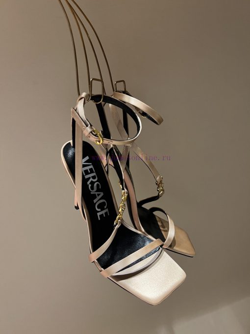 The most2023/fW/Versace: The Perfect Interpretation of Medusa|Very rich Italian style pairedlgxdh4sw - Image 10
