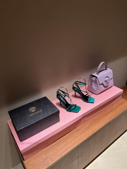 The most2023/fW/Versace: The Perfect Interpretation of Medusa|Very rich Italian style pairedqpdlz27y - Image 2
