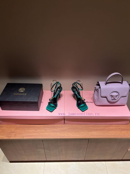 The most2023/fW/Versace: The Perfect Interpretation of Medusa|Very rich Italian style pairedqpdlz27y - Image 4