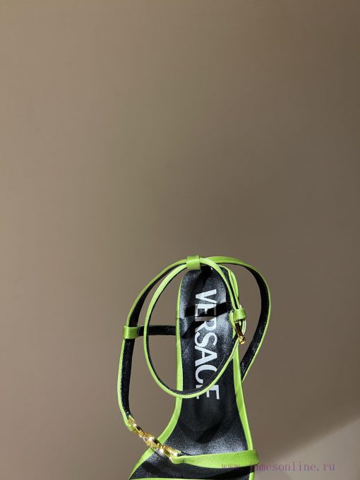 The most2023/fW/Versace: The Perfect Interpretation of Medusa|Very rich Italian style pairedcs9v16fk - Image 6