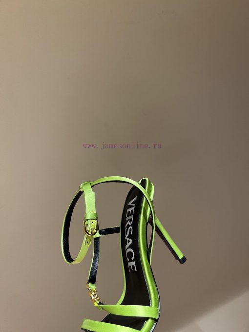 The most2023/fW/Versace: The Perfect Interpretation of Medusa|Very rich Italian style pairedcs9v16fk - Image 7