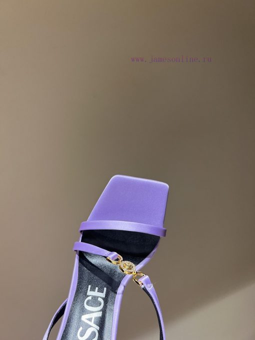 The most2023/fW/Versace: The Perfect Interpretation of Medusa|Very rich Italian style paired3dc6rw85 - Image 5
