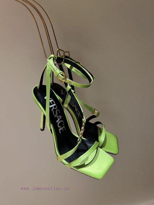 The most2023/fW/Versace: The Perfect Interpretation of Medusa|Very rich Italian style pairedcs9v16fk - Image 10