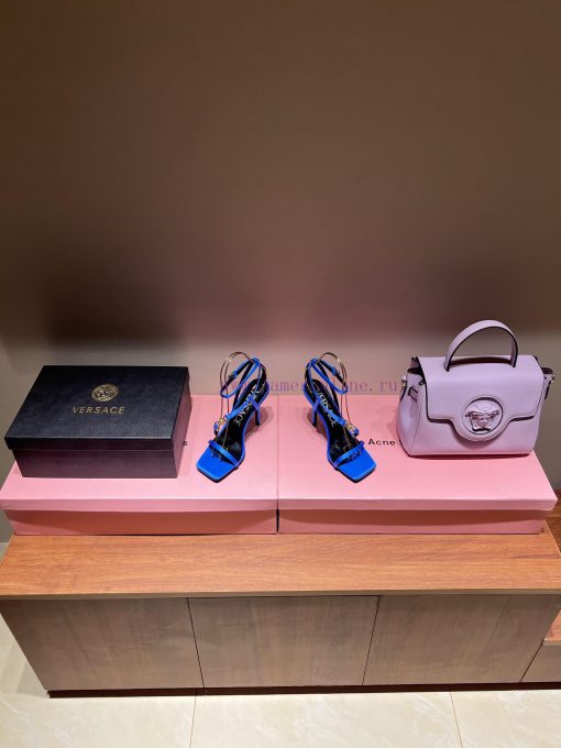 The most2023/fW/Versace: The Perfect Interpretation of Medusa|Very rich Italian style paireds6klhuzl - Image 4