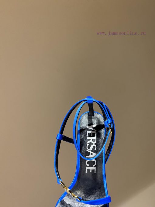 The most2023/fW/Versace: The Perfect Interpretation of Medusa|Very rich Italian style paireds6klhuzl - Image 6