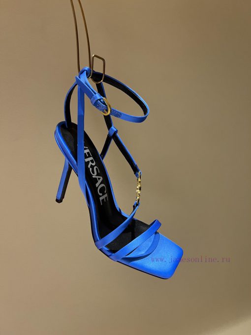 The most2023/fW/Versace: The Perfect Interpretation of Medusa|Very rich Italian style paireds6klhuzl - Image 9