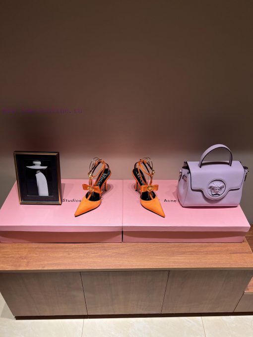 The most2023/fW/Versace: The Perfect Interpretation of Medusa|Very rich Italian style pairedoz2kphpe - Image 4