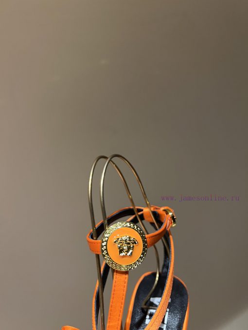 The most2023/fW/Versace: The Perfect Interpretation of Medusa|Very rich Italian style pairedoz2kphpe - Image 6