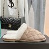 Chanel Baotou Teddy Hairy SlippersEvery autumn and winter, fur slippers are an essential ite0fz9gi98