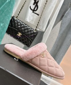 Chanel Baotou Teddy Hairy SlippersEvery autumn and winter, fur slippers are an essential itepgua2dj5