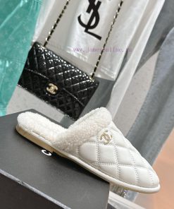 Chanel Baotou Teddy Hairy SlippersEvery autumn and winter, fur slippers are an essential ite7dt90opy
