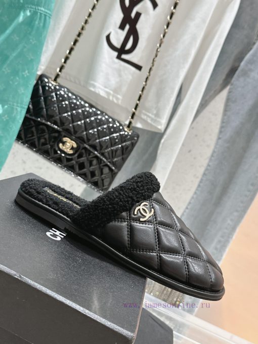 Chanel Baotou Teddy Hairy SlippersEvery autumn and winter, fur slippers are an essential itei1au8z1v - Image 2