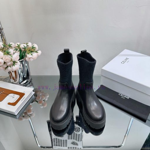 Celine recommends thick soled height increasing short boots——————————Thick soled short bootsako19hr1