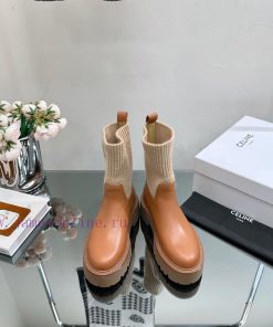 Celine recommends thick soled height increasing short boots——————————Thick soled short bootsncwu7hjm